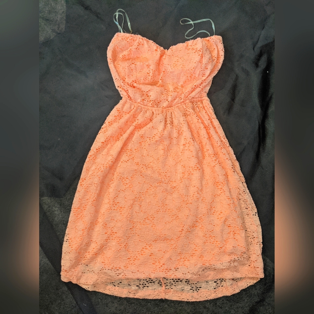 Lace sleeveless dress